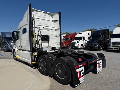 2023 Volvo VNL64T740