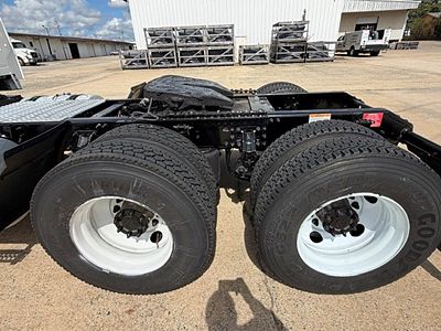 2019 Volvo VNL64T300
