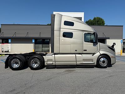 2023 Volvo VNL64T760