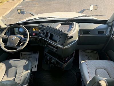 2023 Volvo VNL64T760