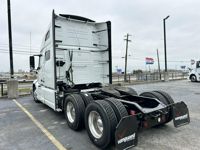 2022 Volvo VNL64T760