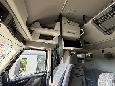 2027 Volvo VNL64T860