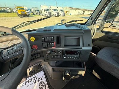 2022 Volvo VNR