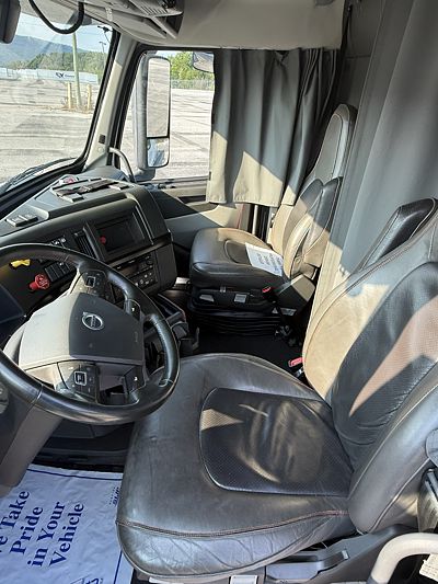 2024 Volvo VNL64T860