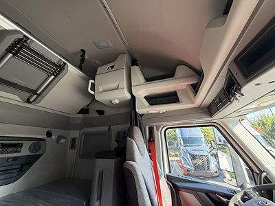 2027 Volvo VNL64T660