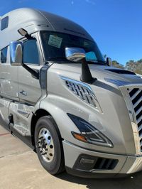 2025 Volvo VNL64T860