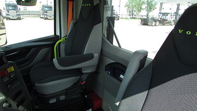 2027 Volvo VNL64T300