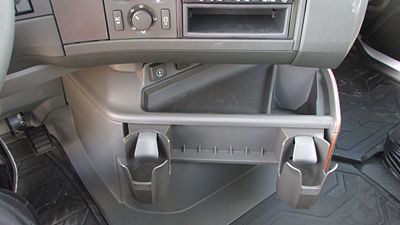 2025 Volvo VHD64B300
