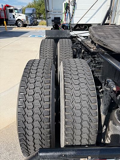 2021 Volvo VNL64T760