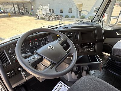 2022 Volvo VNL64T740