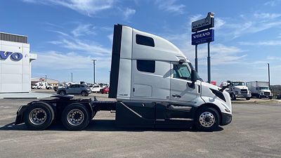2025 Volvo VNL64T660