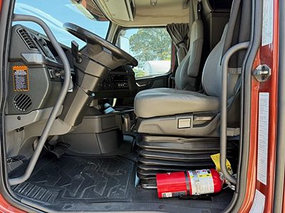 2024 Volvo VNL64T860