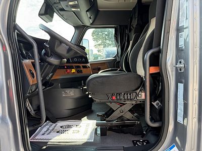 2022 Freightliner CASCADIA 126