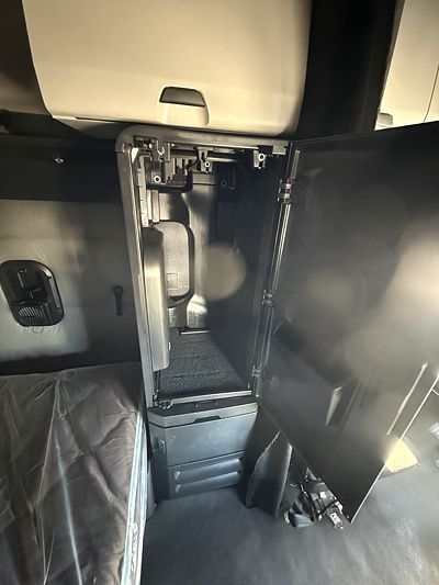 2021 Freightliner CASCADIA 126