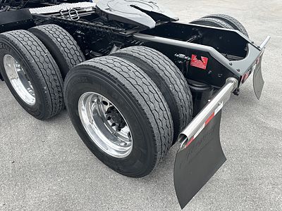 2021 Volvo VNL64T760
