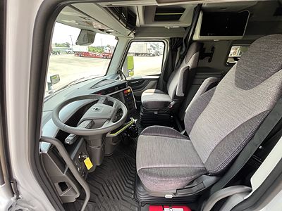 2026 Volvo VNL64T860