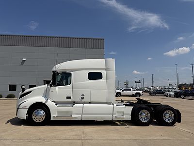 2023 Volvo VNL64T740