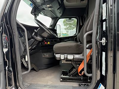 2023 Freightliner CASCADIA 126