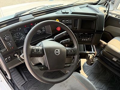 2023 Volvo VNL64T860