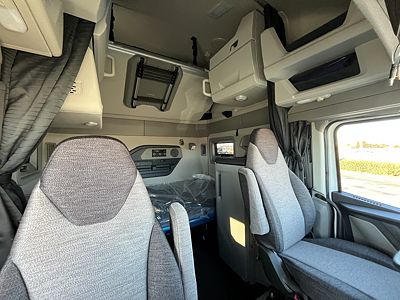 2027 Volvo VNL64T860