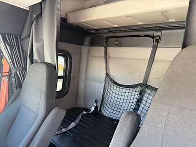 2020 Freightliner CASCADIA 126