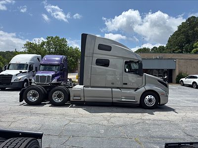 2023 Volvo VNL64T