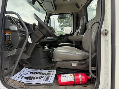 2022 Volvo VNL64T300
