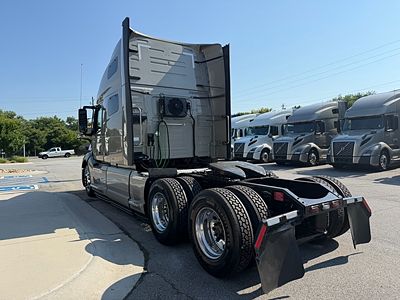 2023 Volvo VNL64T760