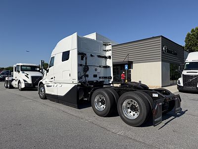 2027 Volvo VNL64T840
