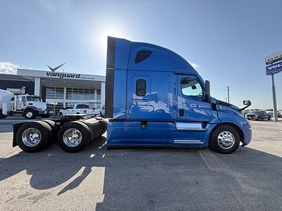 2021 Freightliner CASCADIA 126