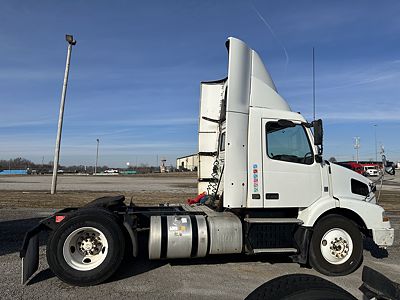 2014 Volvo VNM200