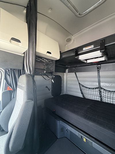 2023 Freightliner CASCADIA 126
