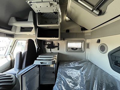2027 Volvo VNL64T860