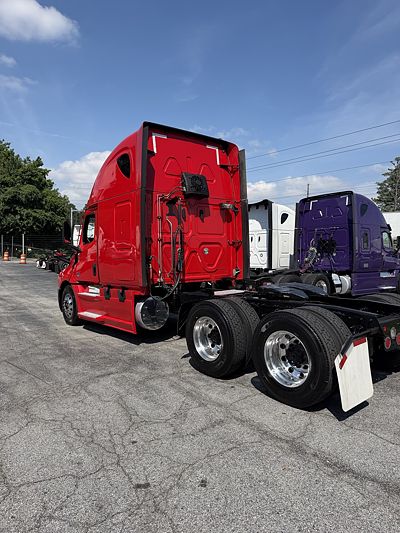2023 Freightliner CASCADIA 126
