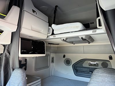 2026 Volvo VNL64T860