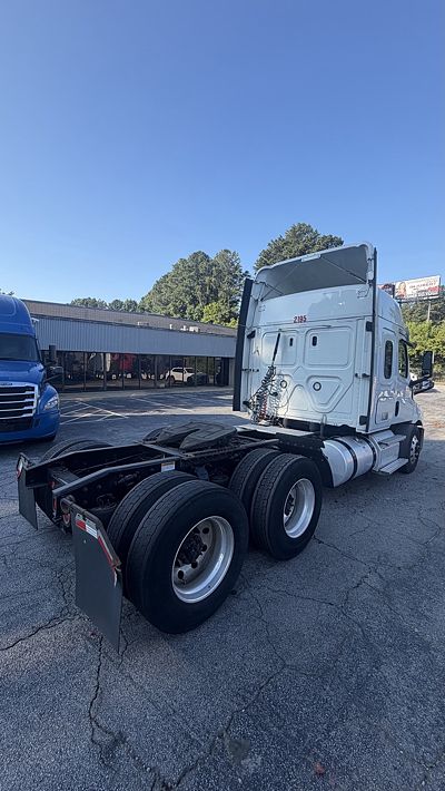 2020 Freightliner CASCADIA 126