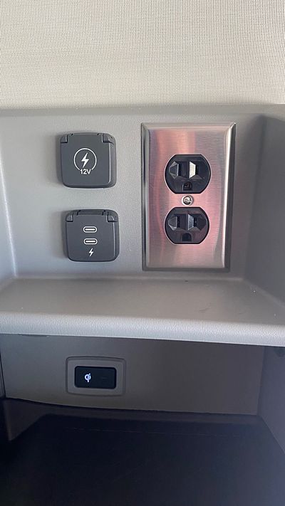 2025 Volvo VNL64T660