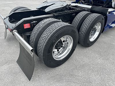 2021 Volvo VNL64T760