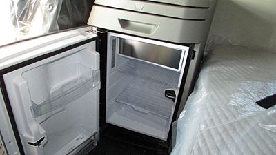 2027 Volvo VNL64T840