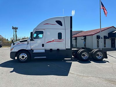 2022 Freightliner CASCADIA 126