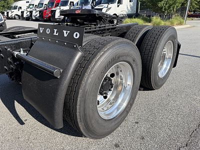 2027 Volvo VNL64T840
