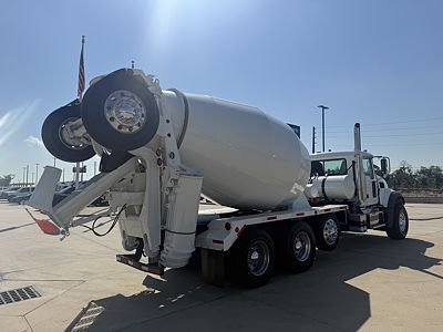 2021 Mack GR64F