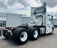 2015 Volvo VNL42T300