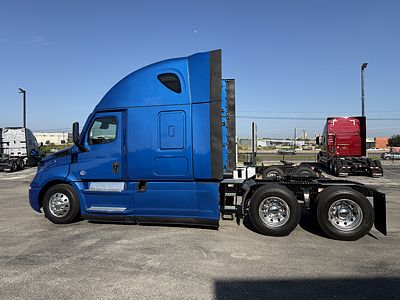 2021 Freightliner CASCADIA 126