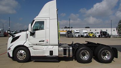 2027 Volvo VNL64T300