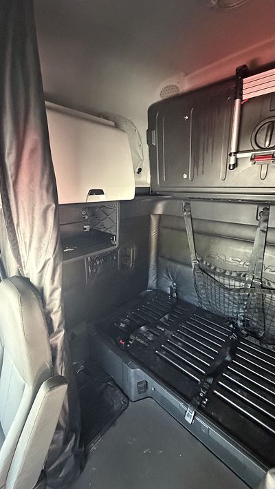 2023 Freightliner CASCADIA 126