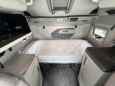 2027 Volvo VNL64T860