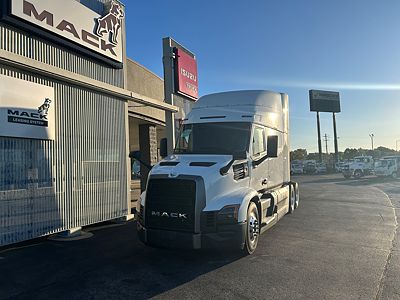 2026 Mack PIONEER 64T