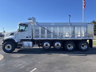 2027 Volvo VHD104F300