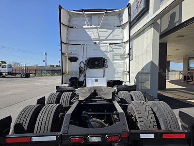 2023 Volvo VNL64T740
